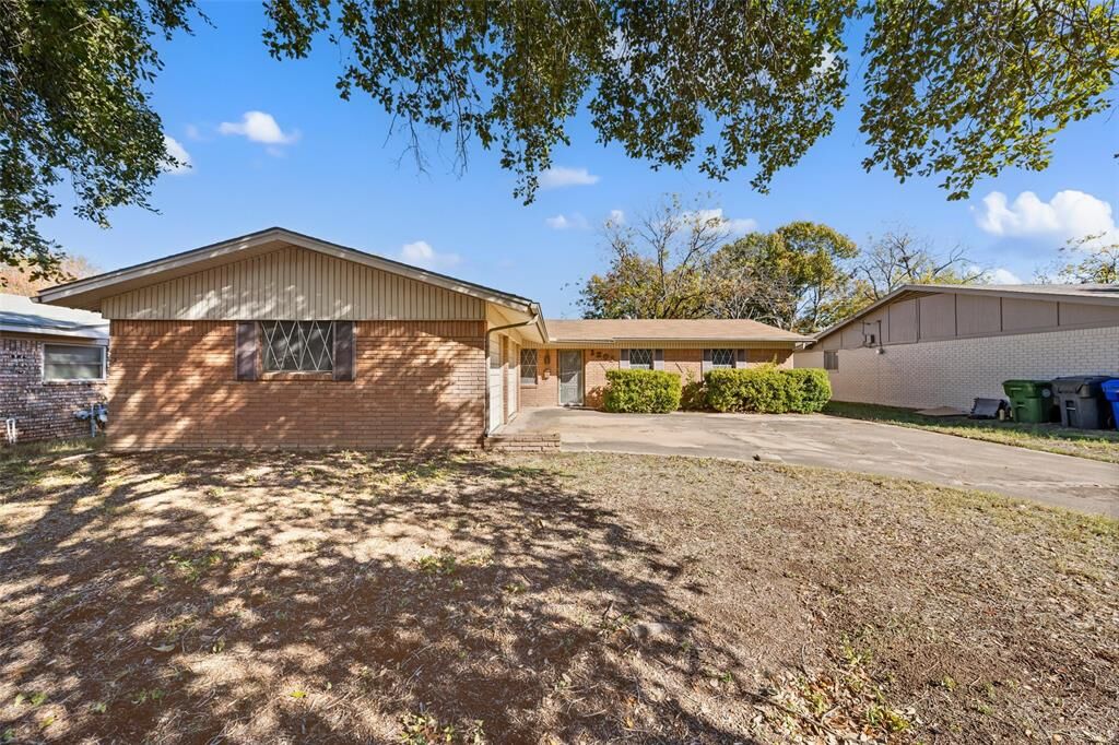 Property Photo:  1201 Melrose Drive  TX 76710 