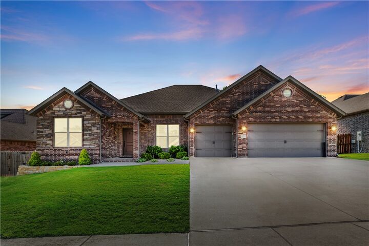 Property Photo:  1301 Hickory Street  AR 72718 