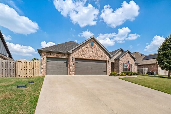 Property Photo:  807 Bellmara Circle  AR 72718 