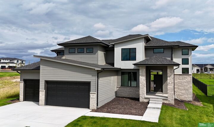 Property Photo:  5409 N 196th Avenue  NE 68022 