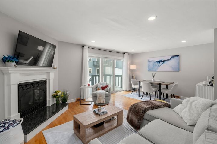 Property Photo:  21 Oak Leaf Way 21  MA 01960 