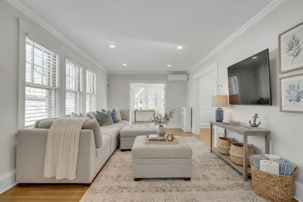 Property Photo: 10 Dexter Rd MA 02420