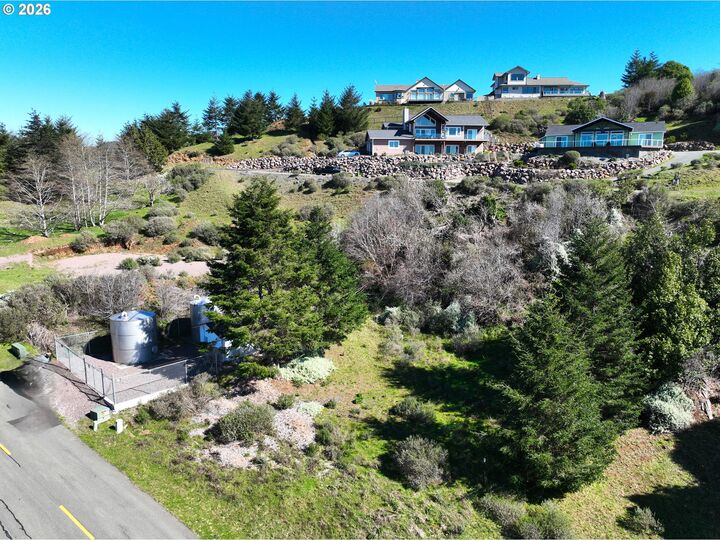 Property Photo:  98007 Crown Terrace 7  OR 97415 