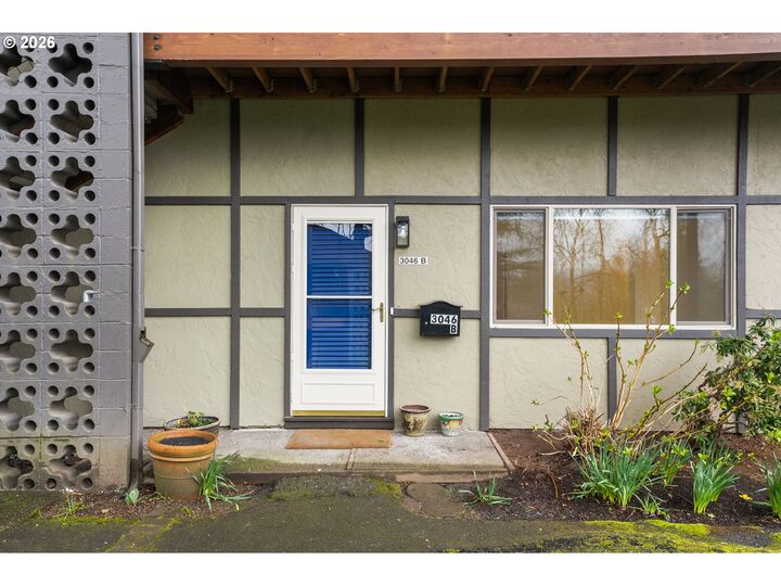 Property Photo: 3046 SW Florida Ct B OR 97219
