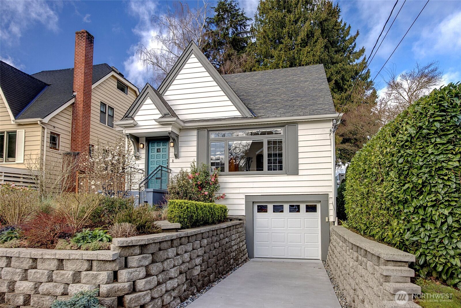 Property Photo:  1919  11th Avenue E  WA 98102 