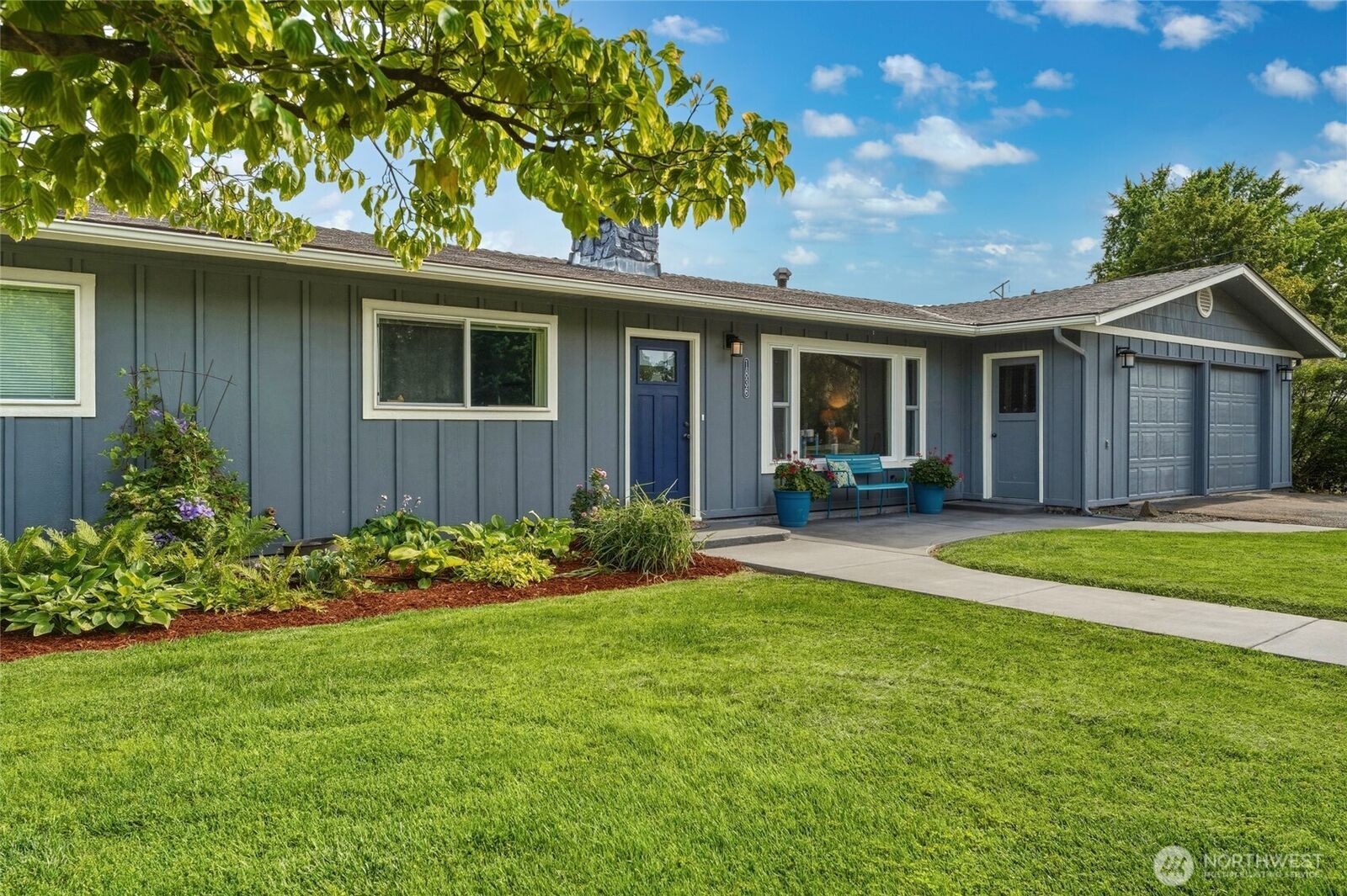 Property Photo:  1836  Pike Place  WA 99362 