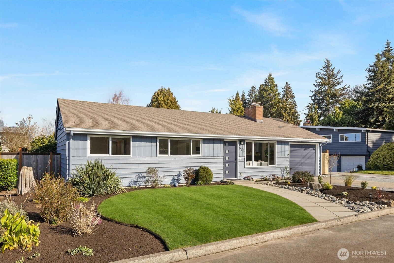 Property Photo:  623  Aloha Way  WA 98020 