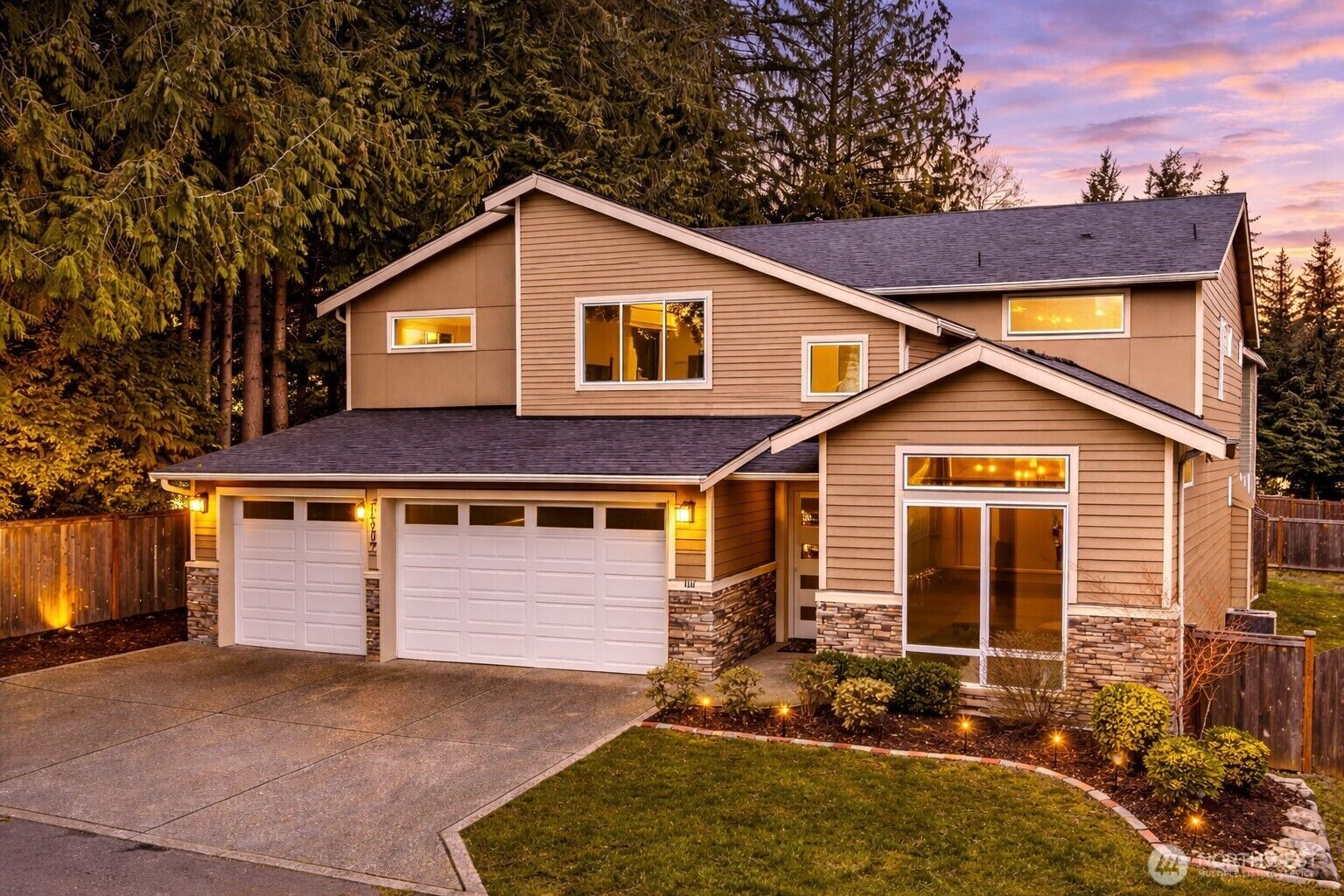 Property Photo:  21707  2nd Avenue SE  WA 98021 