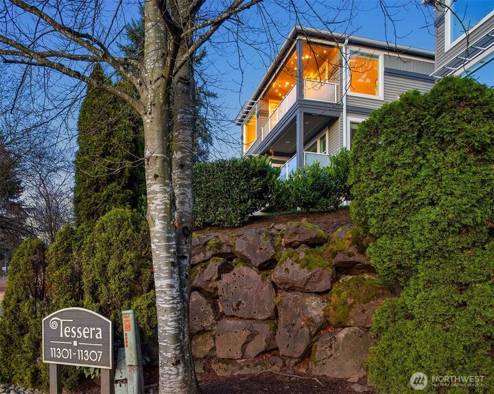 Property Photo:  11307 NE 68th Street 11307  WA 98033 