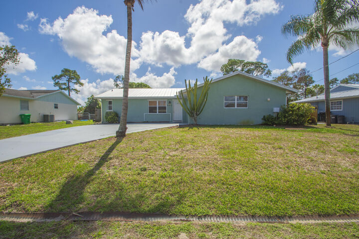 Property Photo: 480 SE Evergreen Terrace FL 34983
