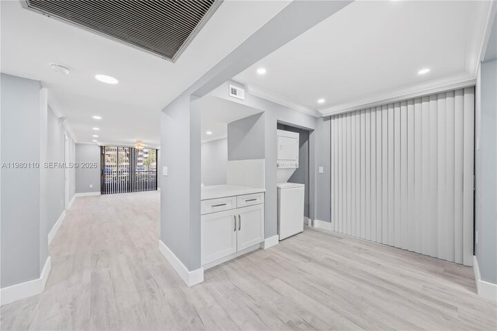 Property Photo:  1001 Colony Point Cir 114  FL 33026 