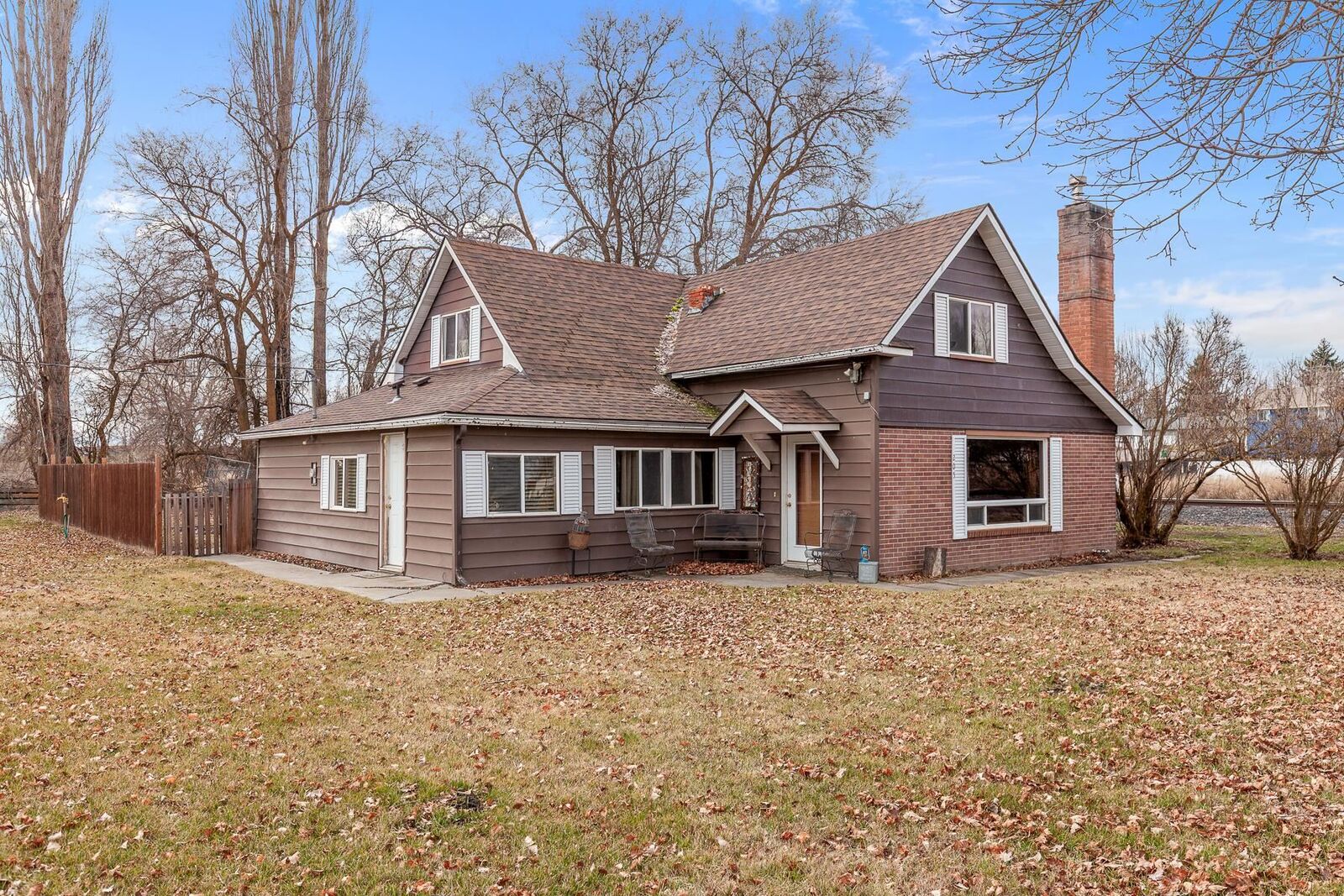 Property Photo:  205 E 1st Ave  WA 99031 