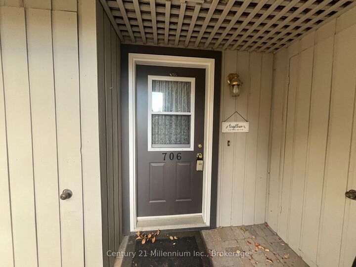 Property Photo:  706 Johnston Park Avenue  ON L9Y 5C7 