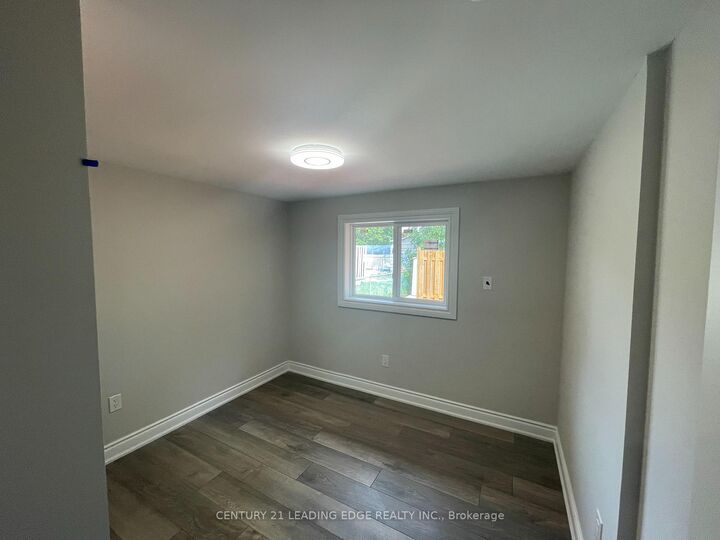 Property Photo:  314 Grove Street E Side  ON L4M 5J3 