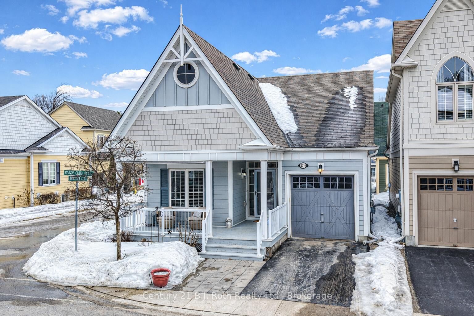 Property Photo: 3319 Beach Club Boulevard ON L3V 0E1