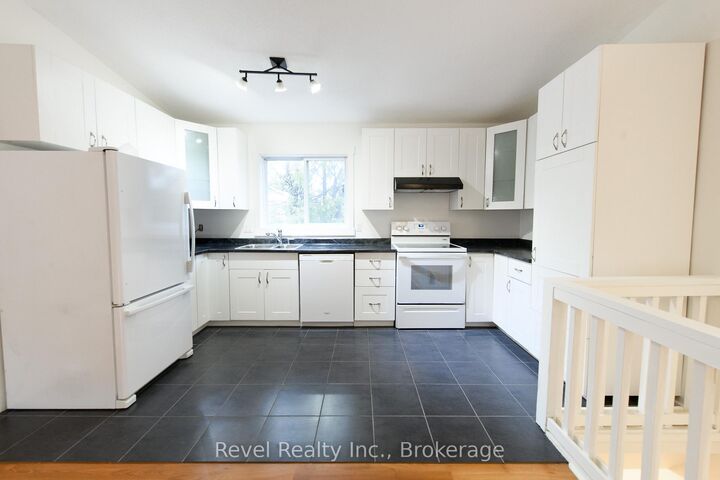 Property Photo: 17 Harbour Street W 227 ON L9Y 5B4