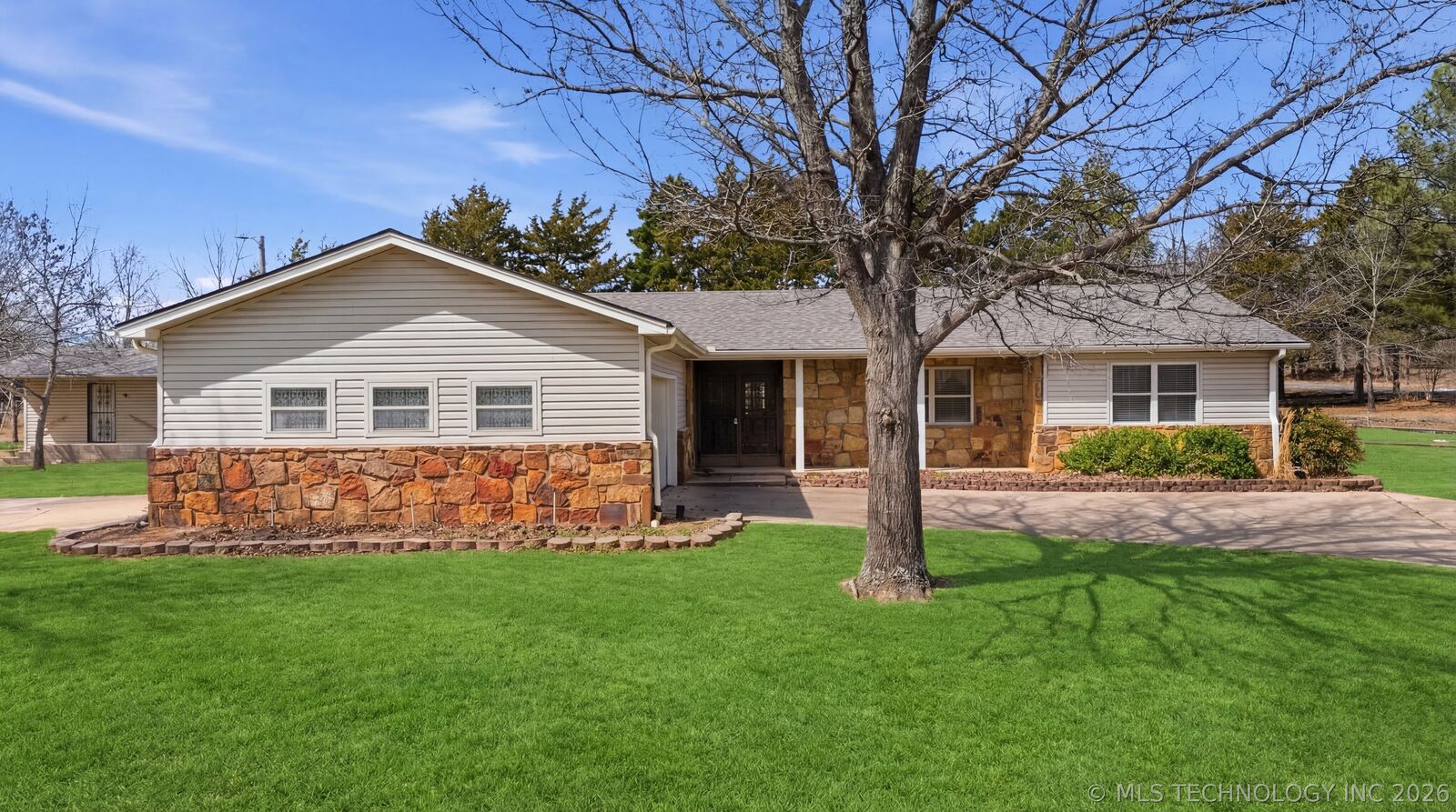 Property Photo:  518 Fox Run Court  OK 74044 