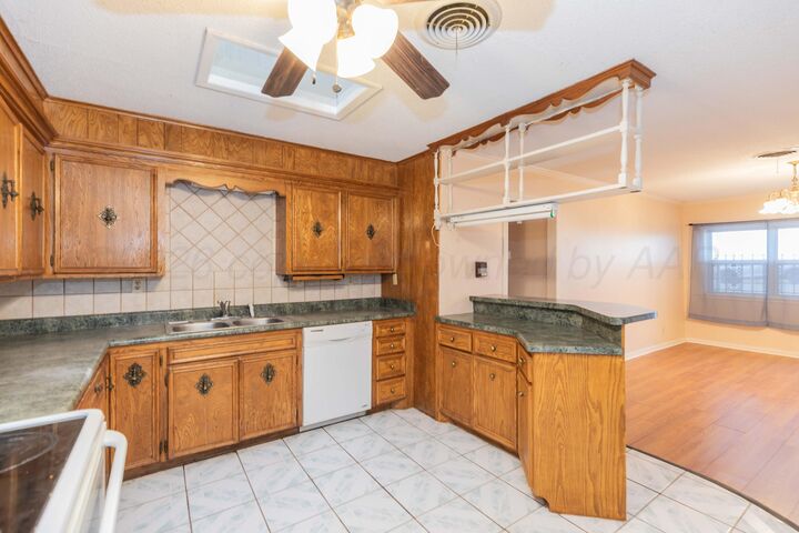 Property Photo:  1221 E Studebaker Avenue  TX 79108-5335 