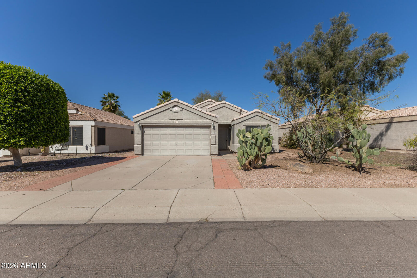Property Photo:  1294 W Mesquite Avenue  AZ 85120 
