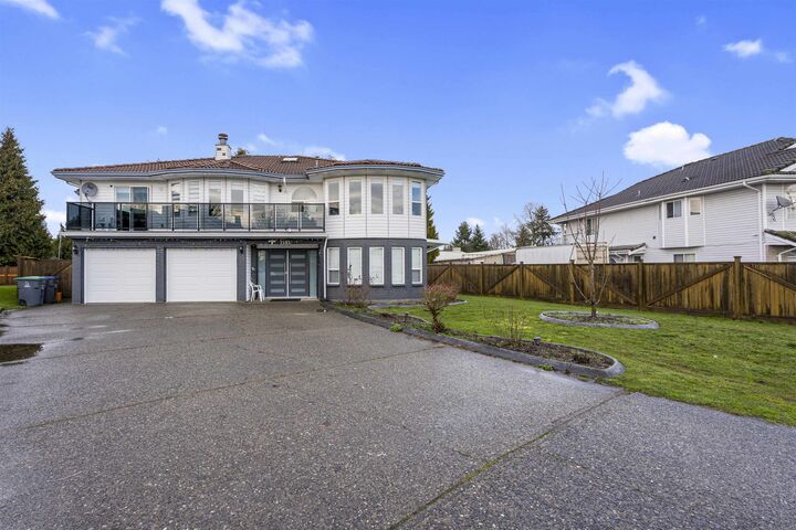 7595 122A Street — photo 1