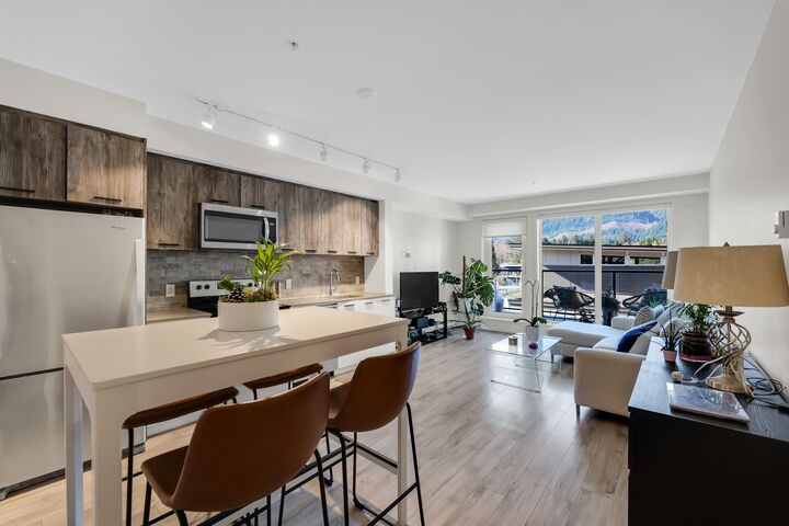 38013 Third Avenue 305 — photo 1