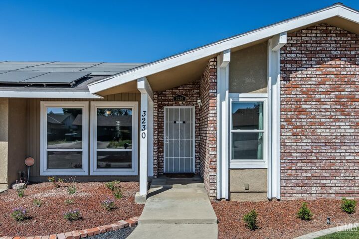 Property Photo:  3230 W Pryor  CA 93277 