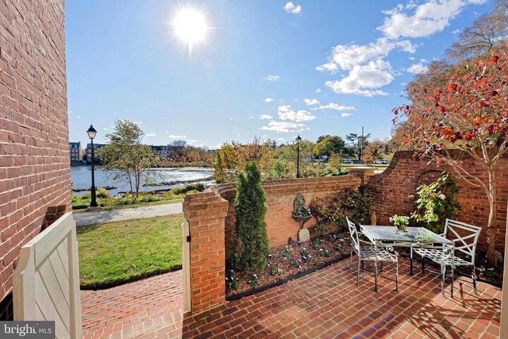 Property Photo:  5 Wilkes Street  VA 22314 