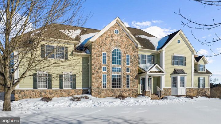 Property Photo:  4 Steinbeck Court  NJ 08848 