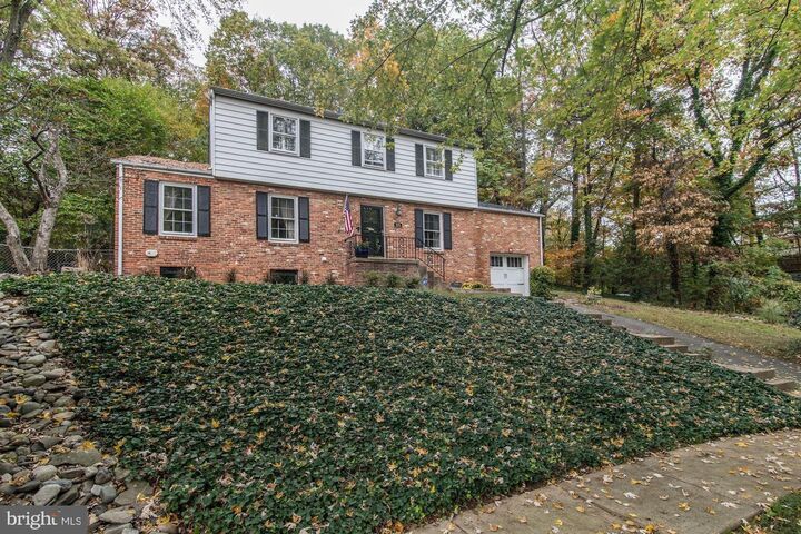 Property Photo: 926 N Kemper Street VA 22304