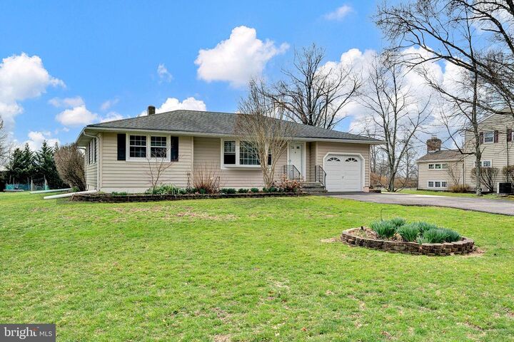 Property Photo:  88 Woosamonsa Road  NJ 08534 