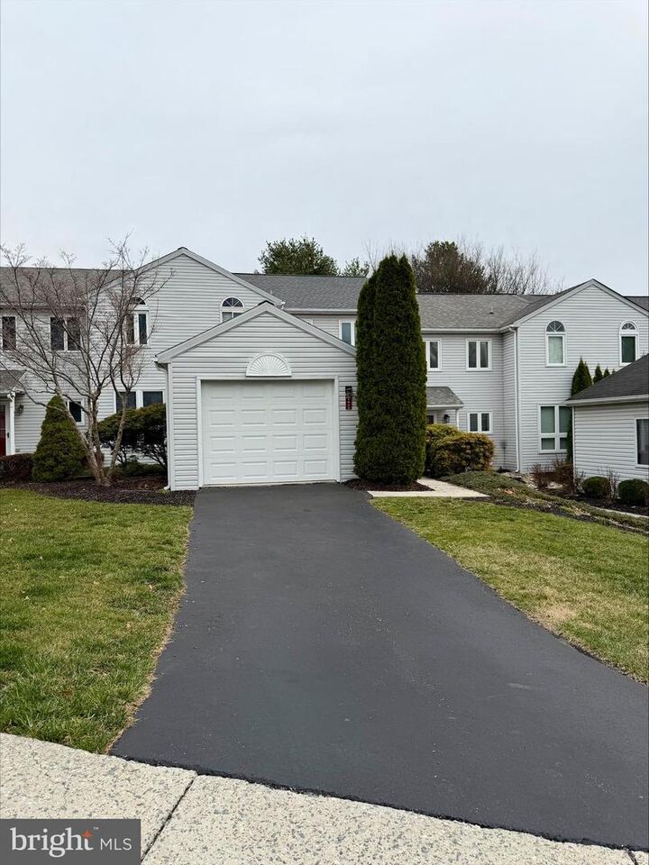 Property Photo:  1822 Creek View Drive  PA 17070 