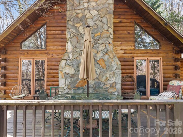 Property Photo:  6 Ravenwood Lane  NC 28742 