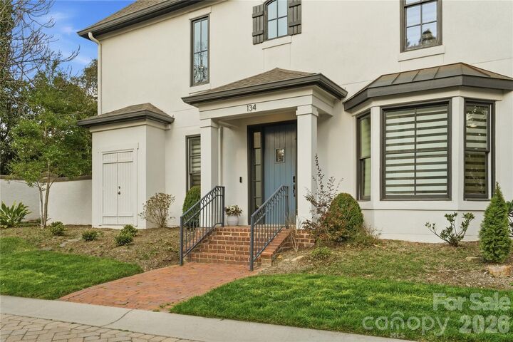 Property Photo: 134 Wendover Heights Circle NC 28211