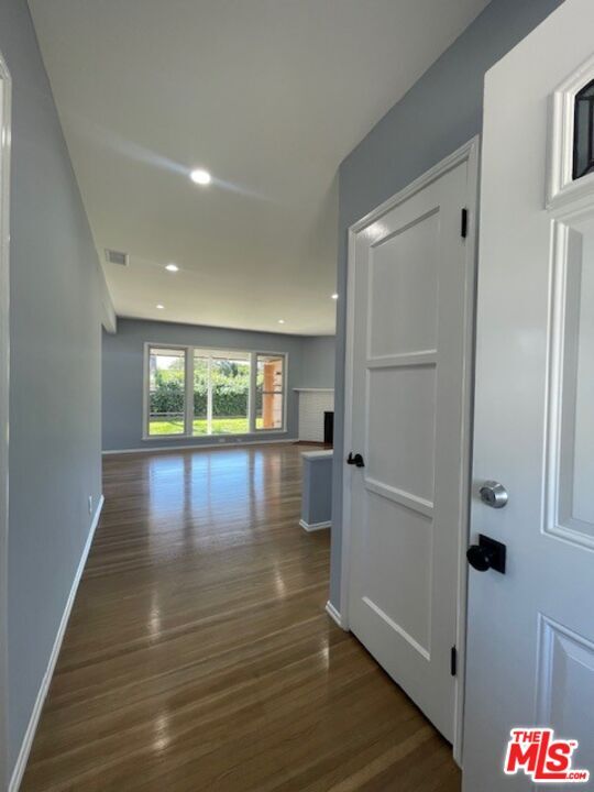 Property Photo:  7330 W 89th St  CA 90045 