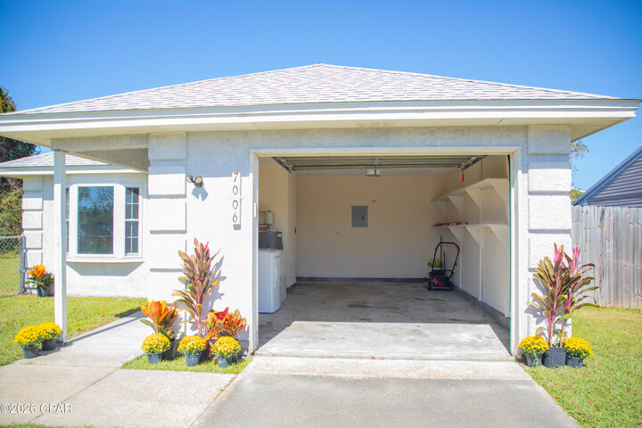 Property Photo: 7006 E Fox Court FL 32404