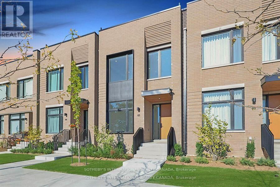 Property Photo:  60 Lou Parsons Way Drive Th 85  ON L5H 0B2 