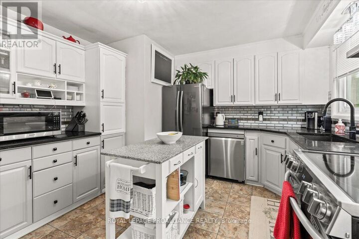 Property Photo:  23 Alfred Drive  ON K8N 4M6 