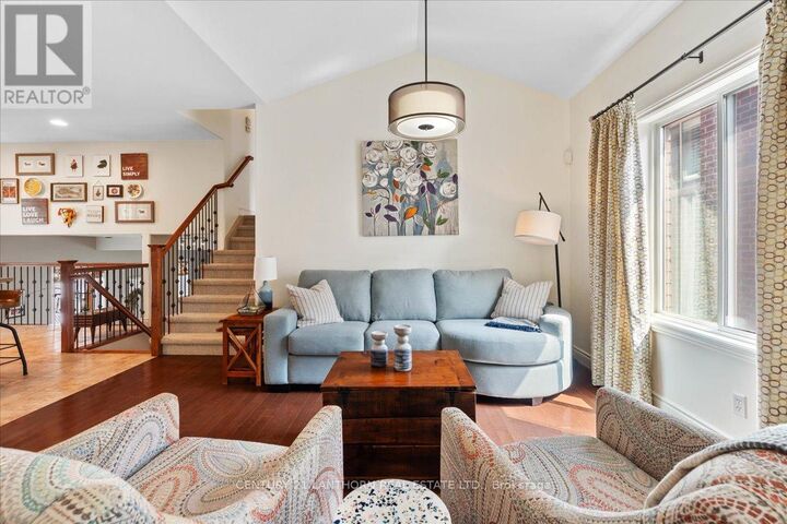 Photo de la propriété: 18 McDougall Drive ON K8N 4Z5