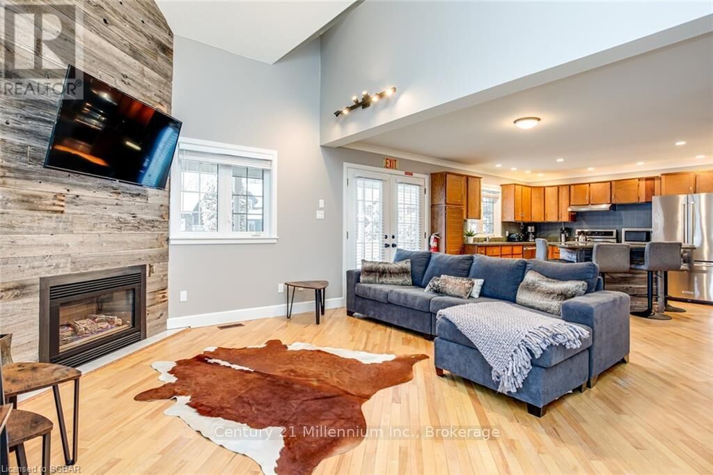 Photo de la propriété: 102 Liisa'S Lane ON L9Y 3Z2