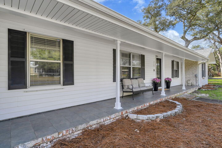 Property Photo:  715 Overbrook Drive  FL 32547 