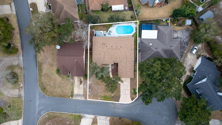 Property Photo: 2810 Lee Trevino Court FL 32579