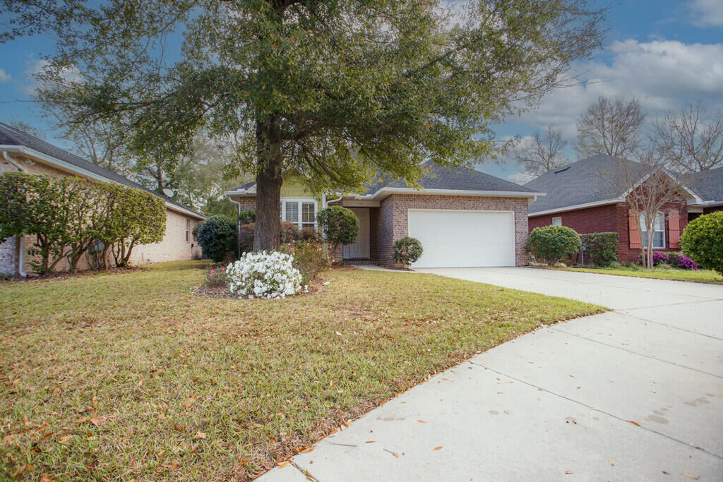 Property Photo: 111 Arrowhead Way FL 32578