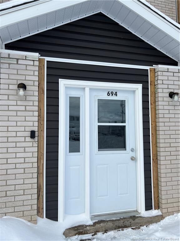 694 Appleby Street — photo 1