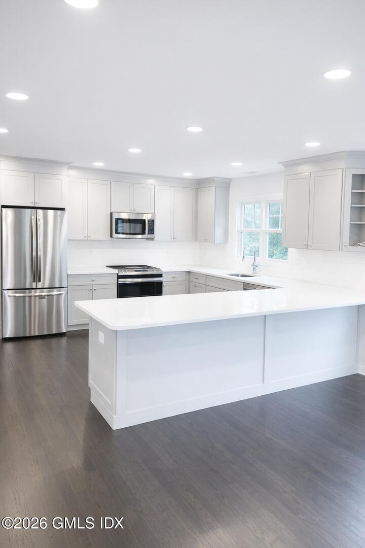 Property Photo:  89 View Street West 2nd Floor  CT 06830 