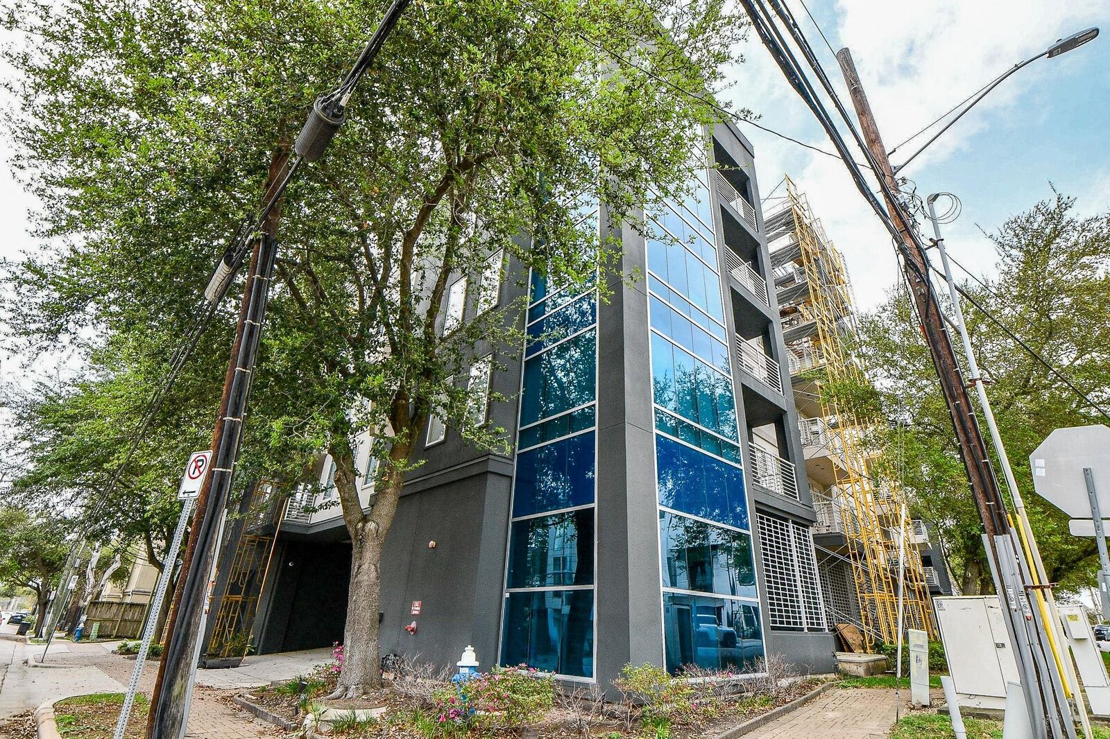 Property Photo:  505 Jackson Hill Street 307  TX 77007 