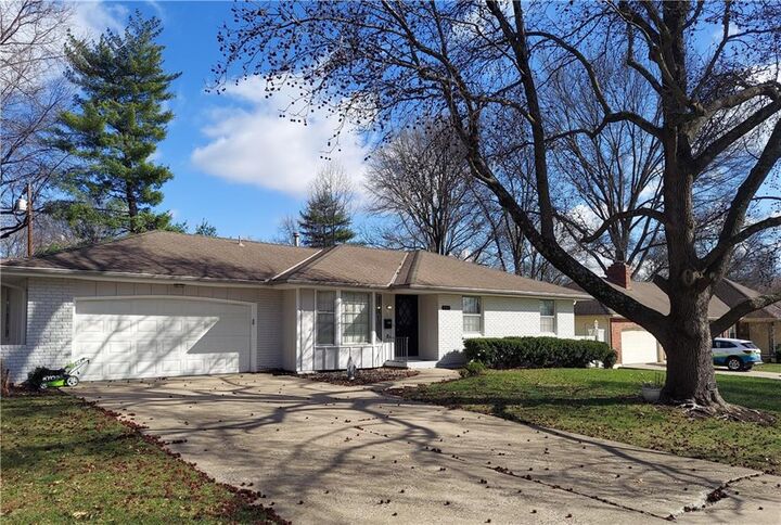 Property Photo:  207 NW Woodbine Avenue  MO 64063 