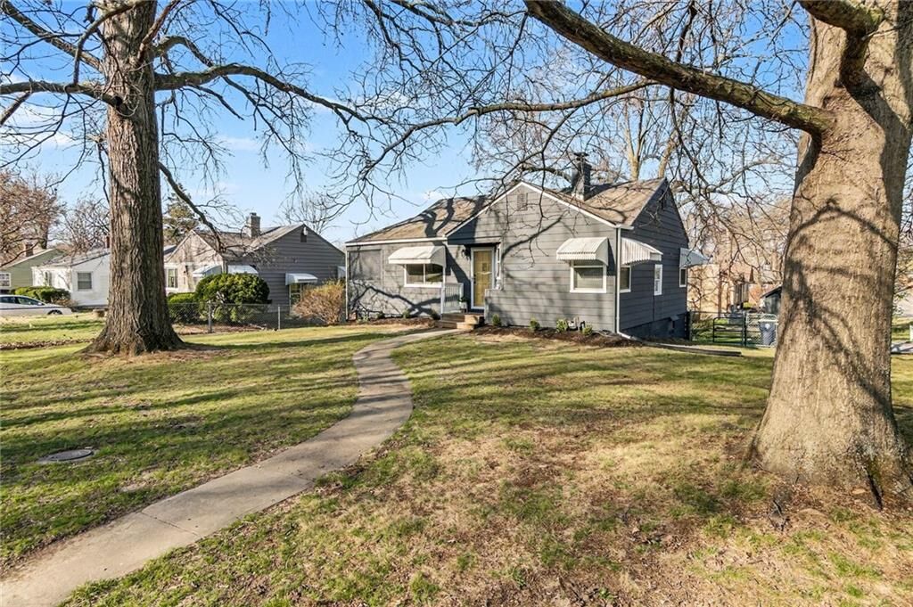 Property Photo:  4526 N Bellefontaine Avenue  MO 64117 