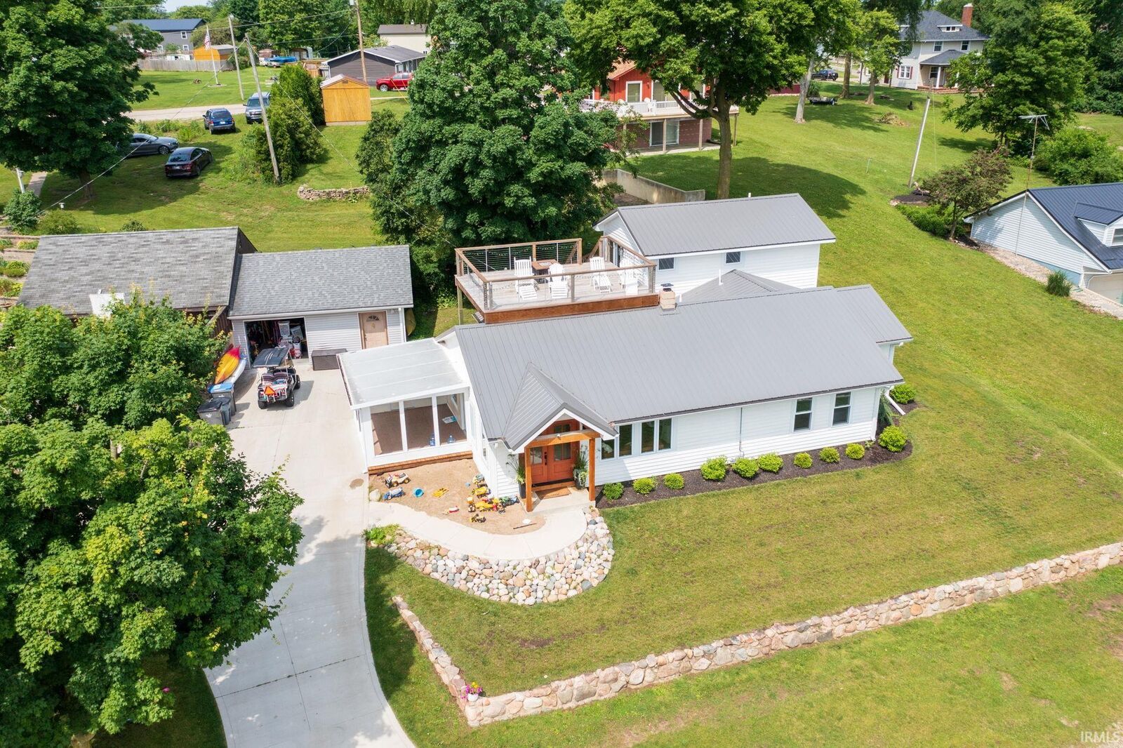Property Photo: 9061 E Hatchery Road IN 46567-7544