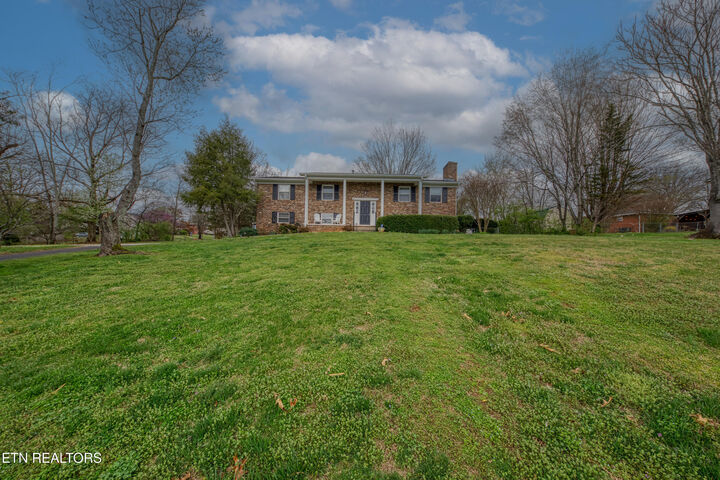 Property Photo:  901 Kevin Rd  TN 37923 