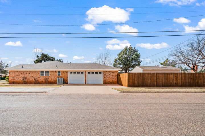Property Photo:  1500 W Lynn Street  TX 79364 